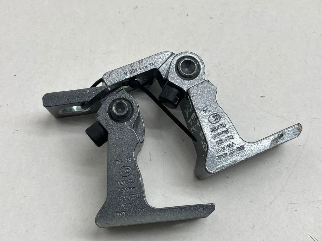 Esiukse hingede komplekt 1122000
