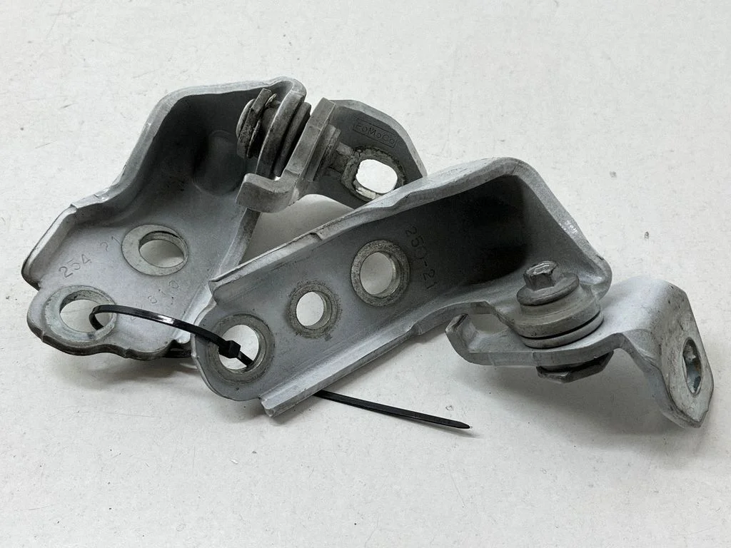 Esiukse hingede komplekt 22810