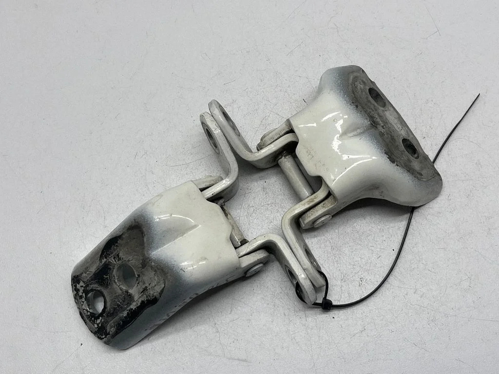 Front door hinges set – Nissan Qashqai (2010-2014)