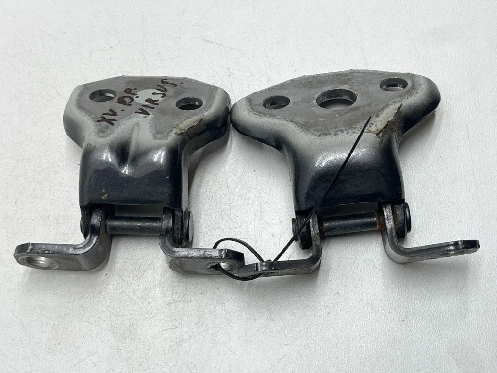 Esiukse hingede komplekt 60079FL000