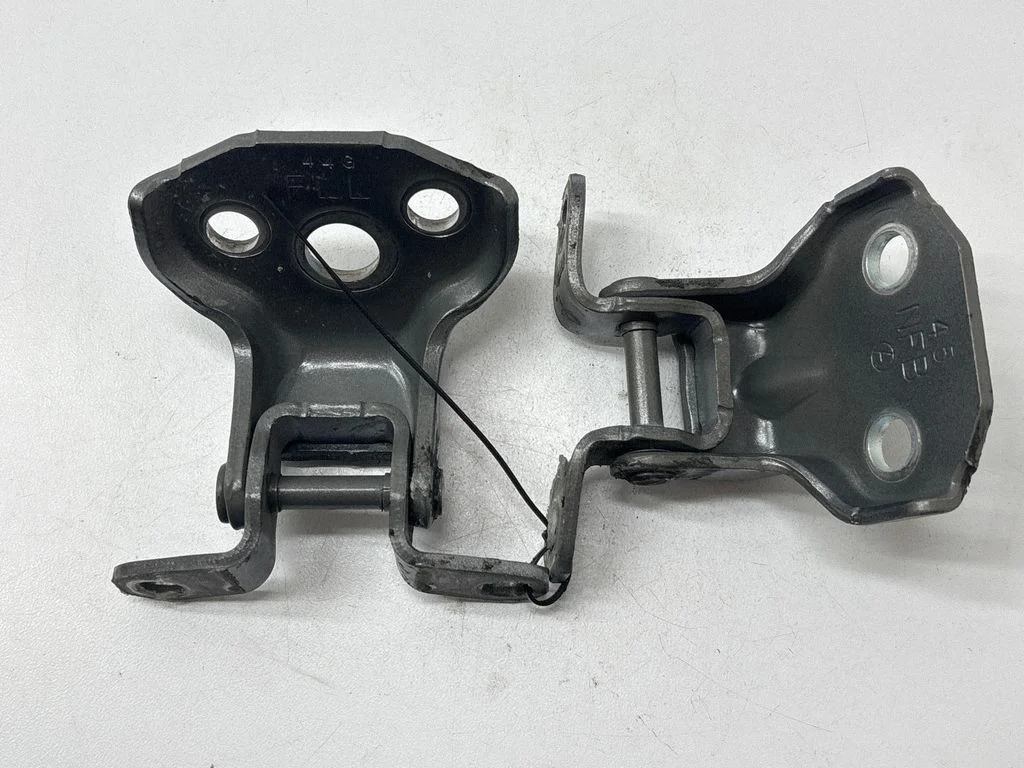 Esiukse hingede komplekt – Subaru Legacy VII (2019-)
