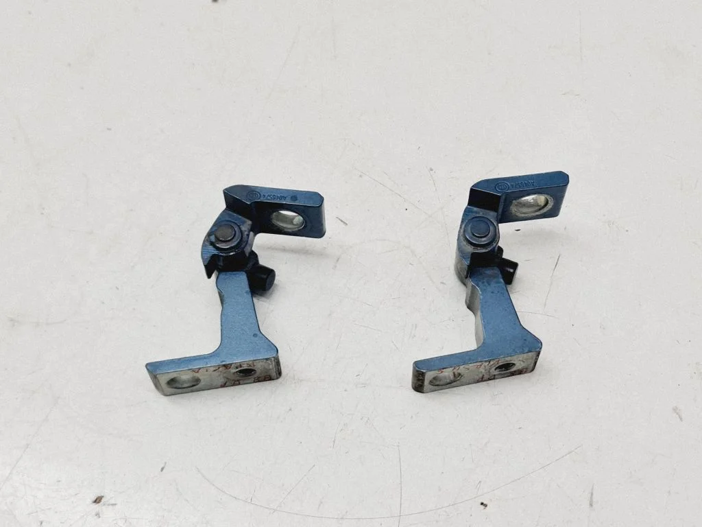 Esiukse hingede komplekt 8X4833408A