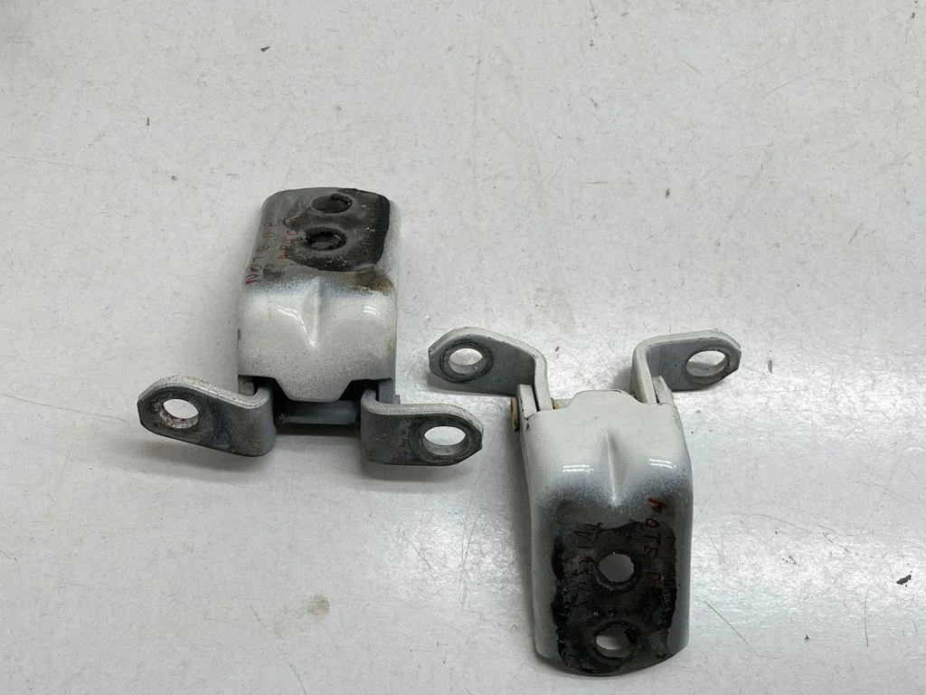 Esiukse hingede komplekt 24143