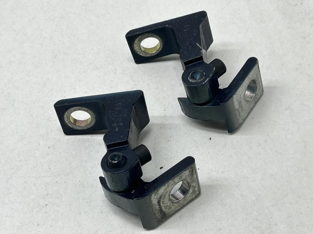 Front door hinges set 8X0831404E
