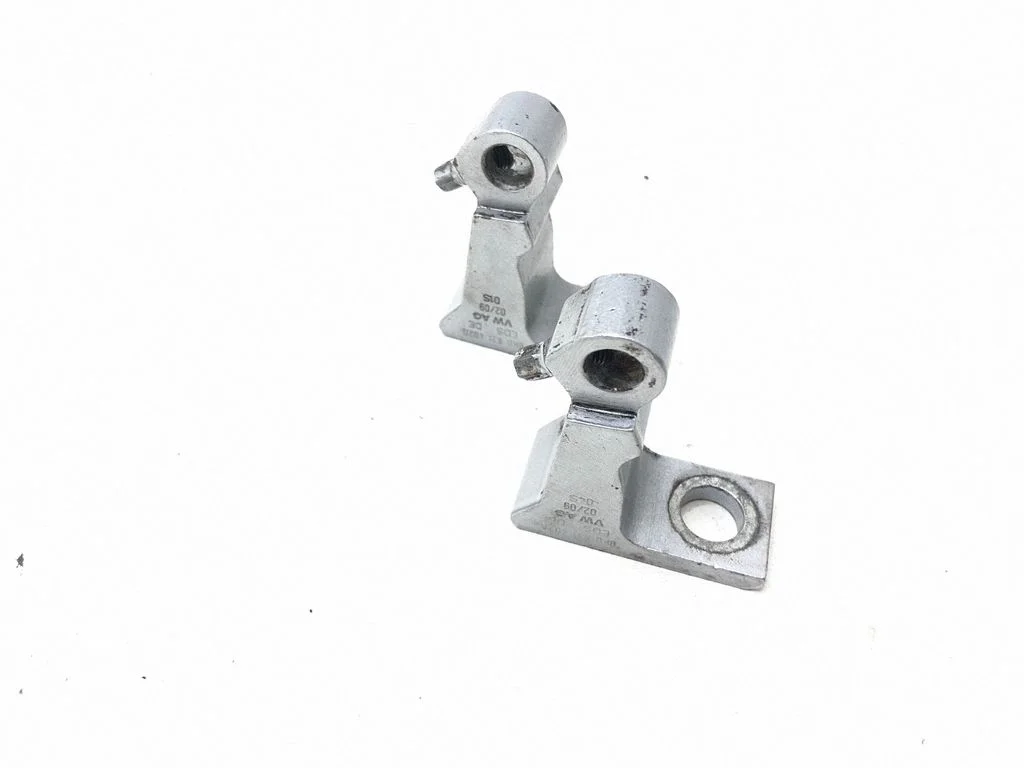 Esiukse hingede komplekt 8K0831402D