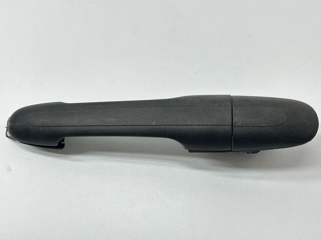 Esiukse välimine käepide A000760