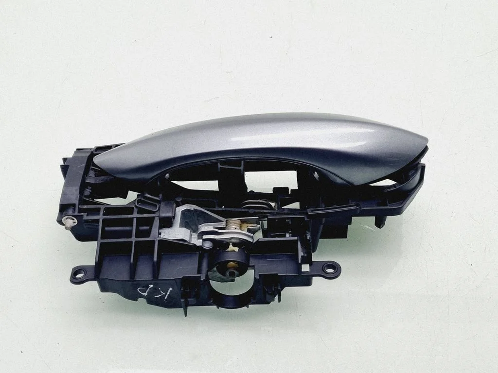Front door exterior handle – front left