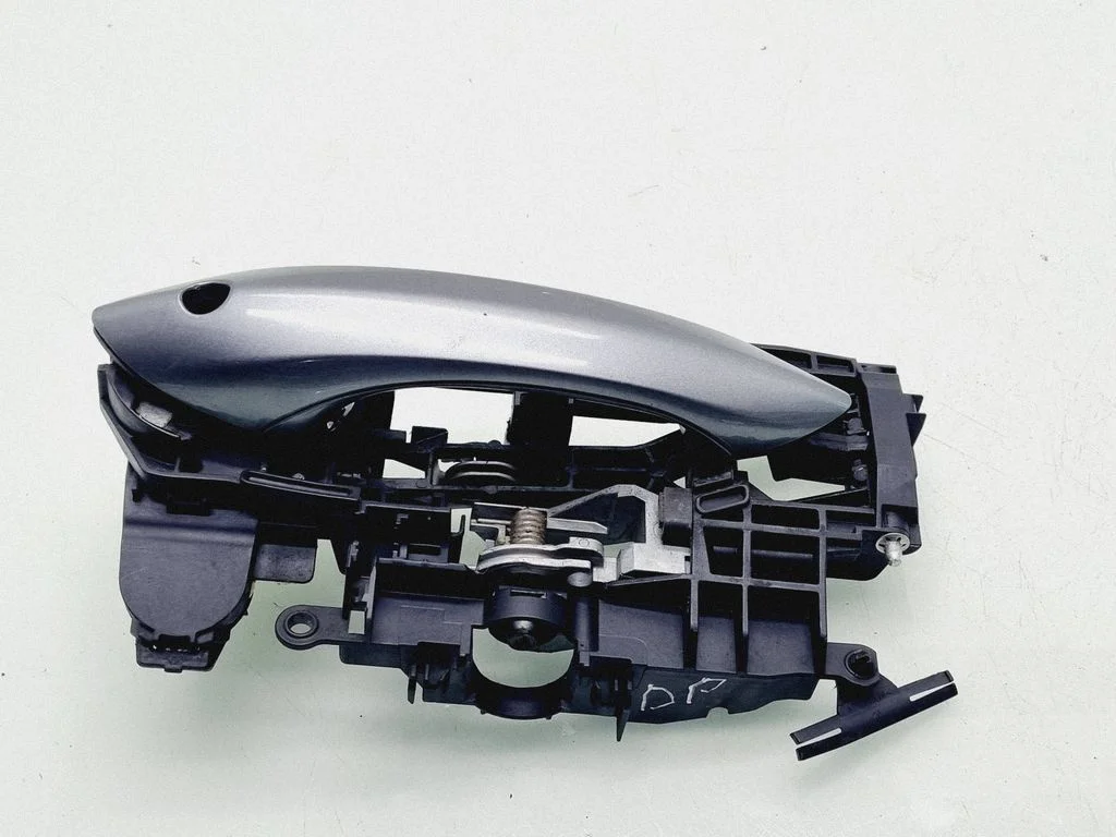 Front door exterior handle – front right