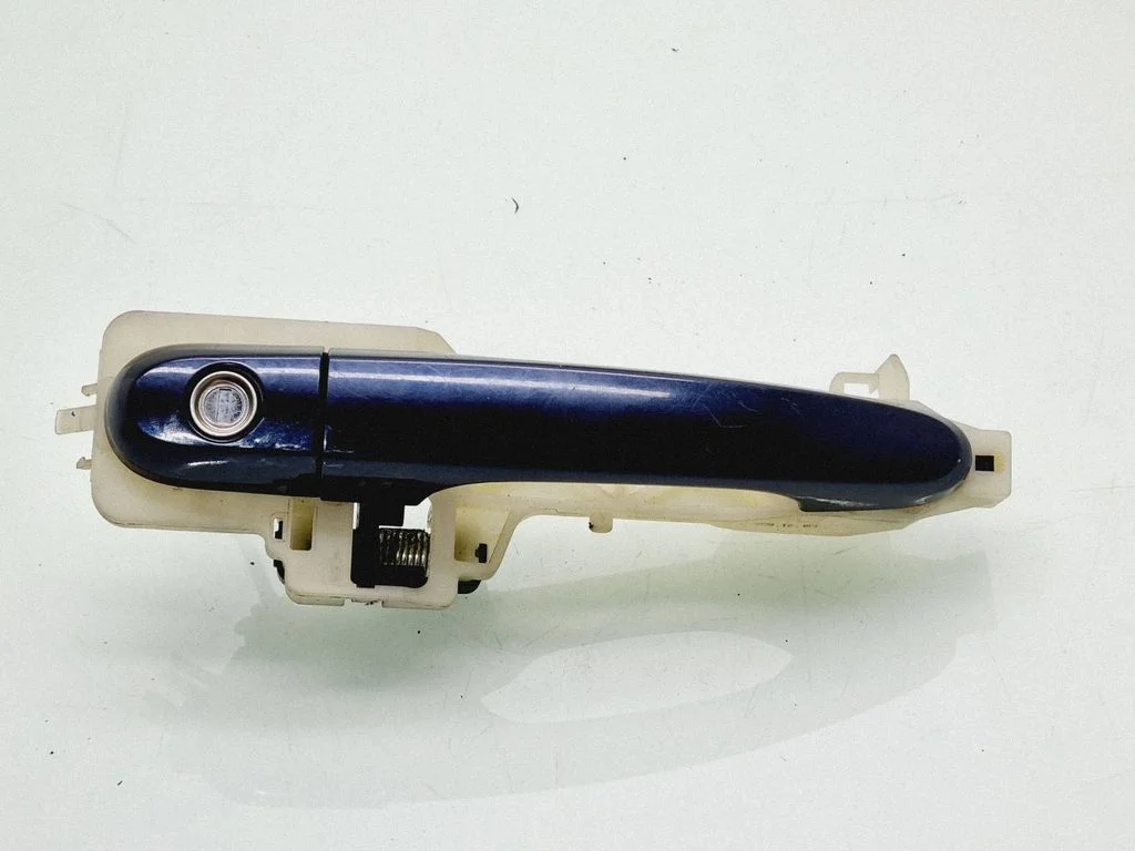 Front door exterior handle – front right
