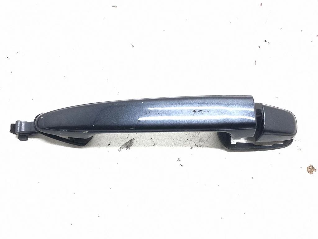 Front door exterior handle – front left