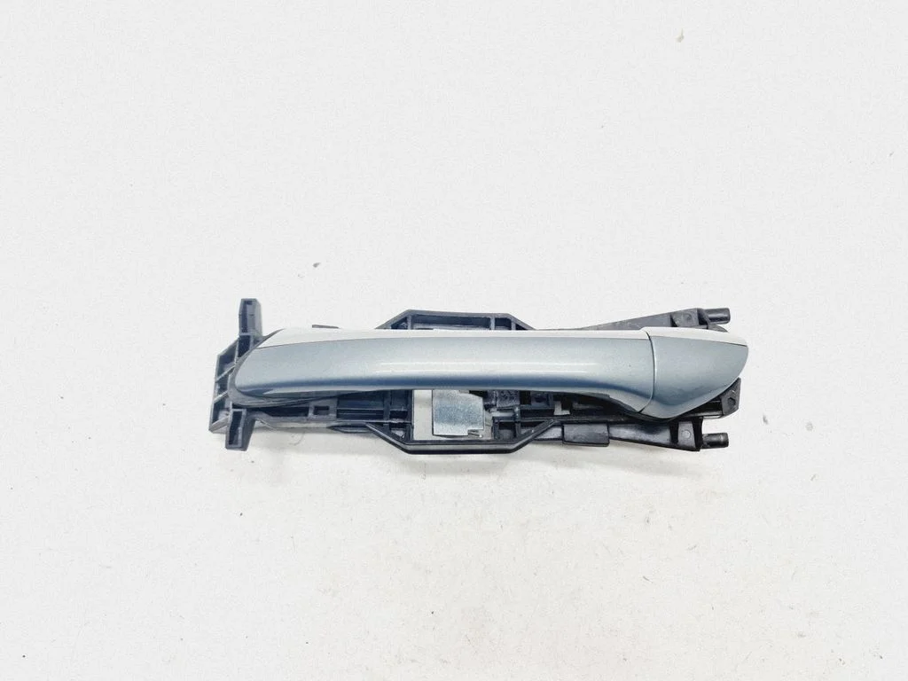 Front door exterior handle – front left