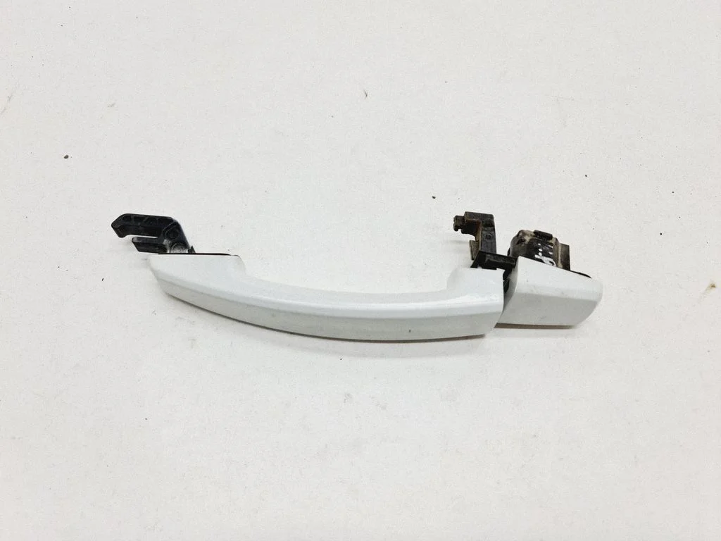 Front door exterior handle – front right