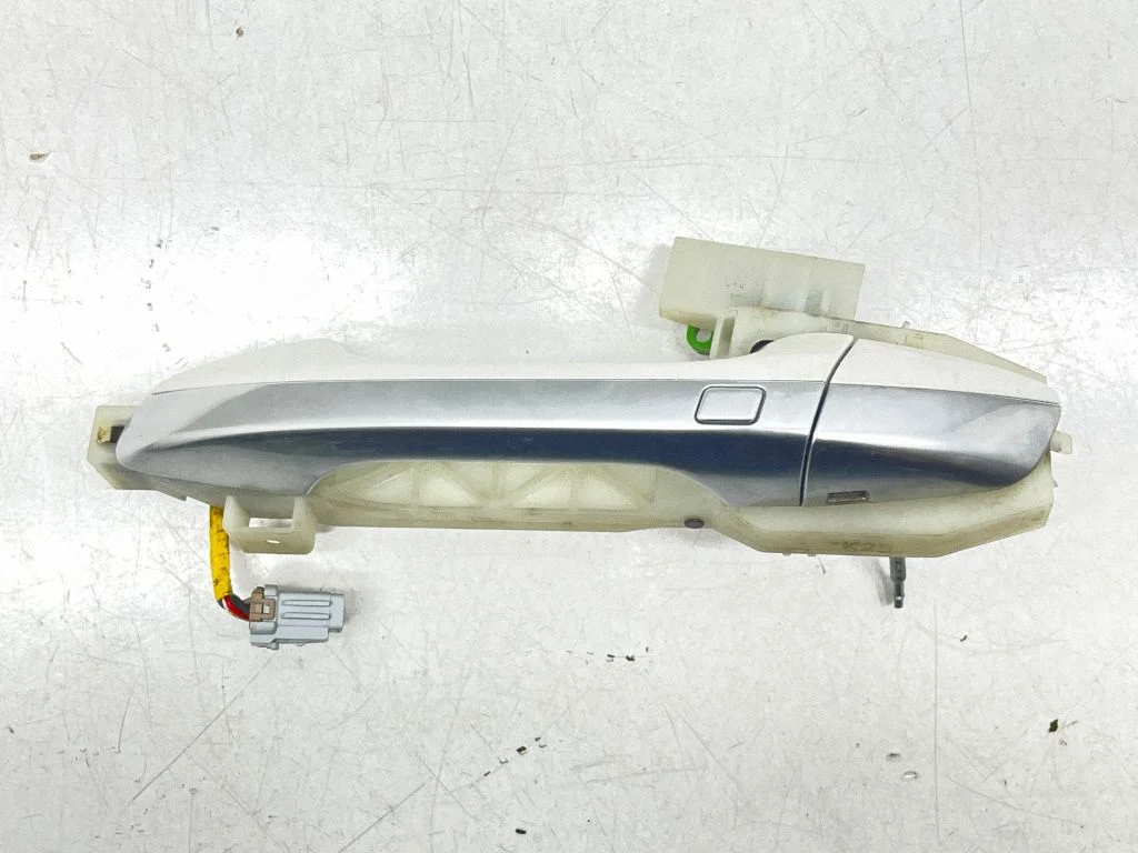 Front door exterior handle – front left