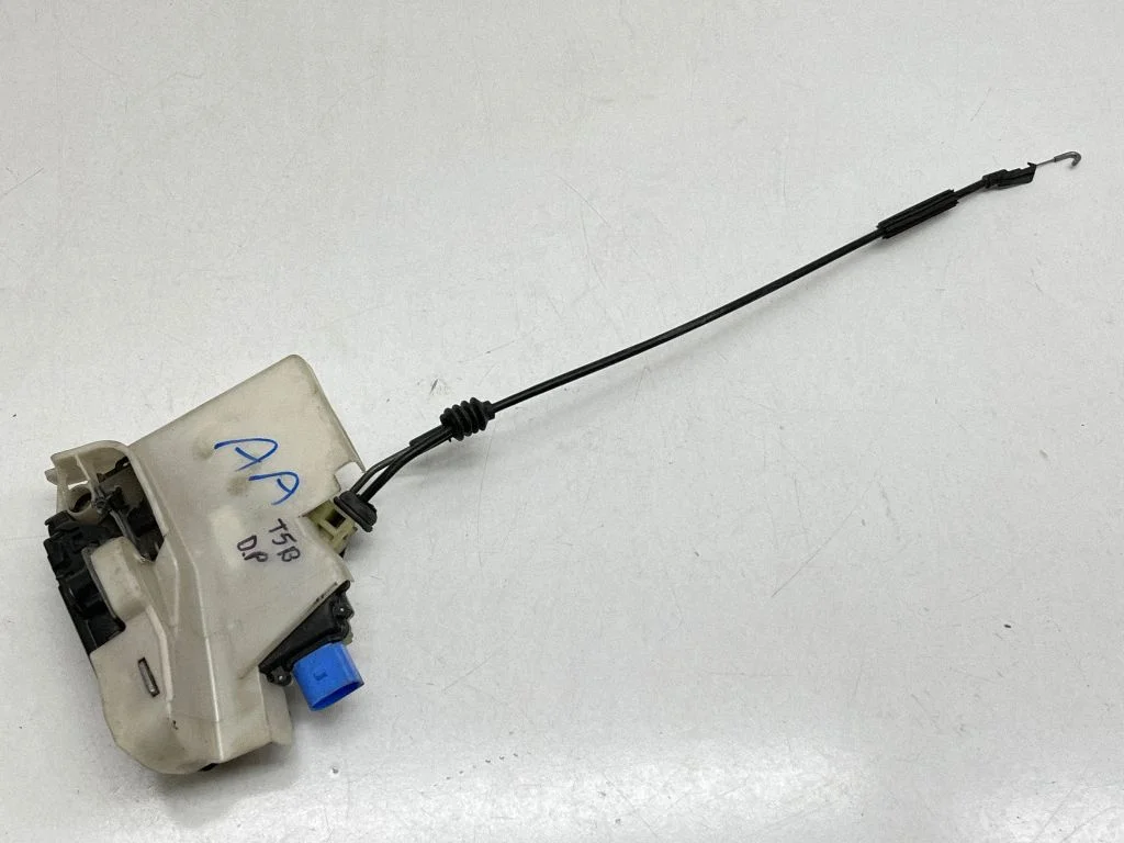 Front door lock – front right