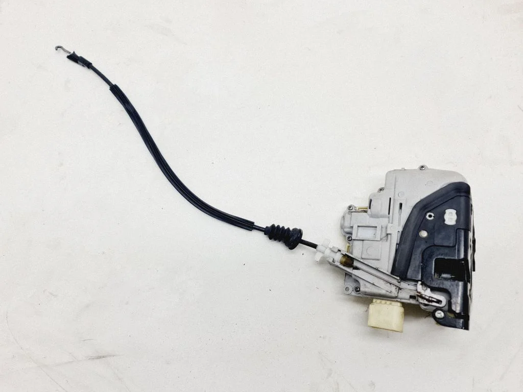 Front door lock – Volkswagen Passat B6 (2005-2010)