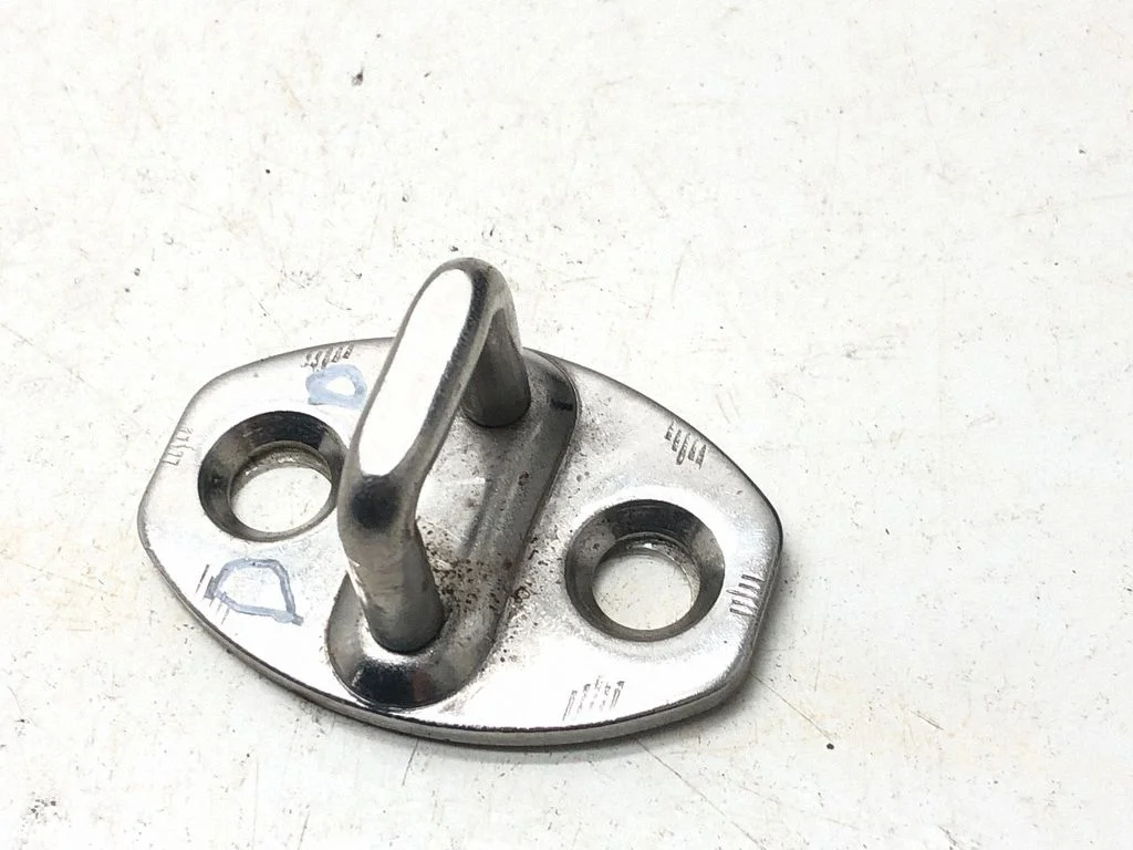 Front door lock loop/hook striker – Volkswagen Touareg I (2002-2010)