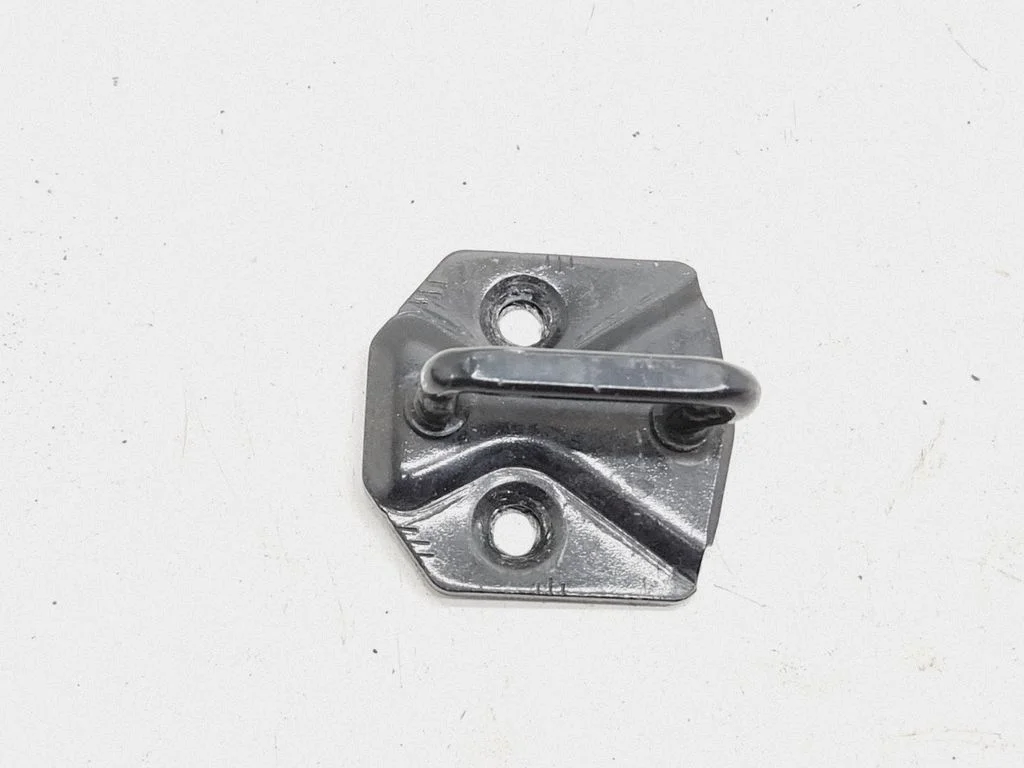 Front door lock loop/hook striker 31391309