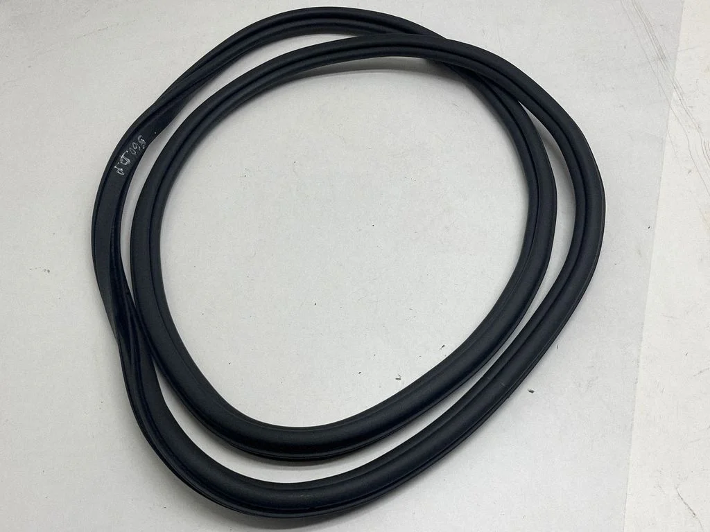 Front door rubber seal – front right