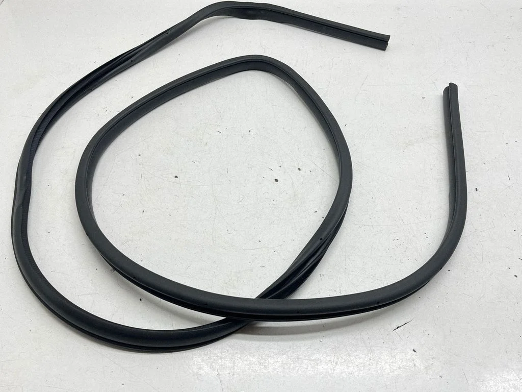 Front door rubber seal – front right