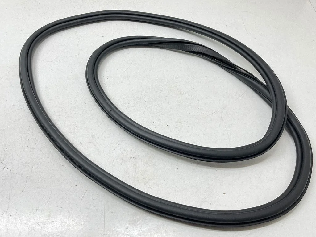 Front door rubber seal – front right