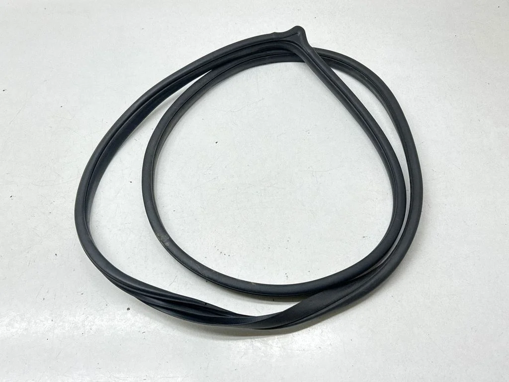 Front door rubber seal – front right