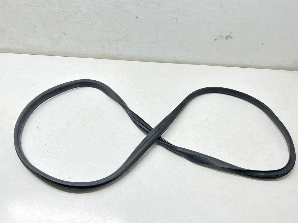 Front door rubber seal – front right