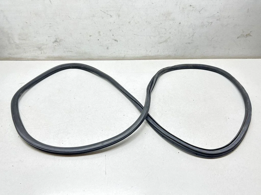 Front door rubber seal SU001A6021