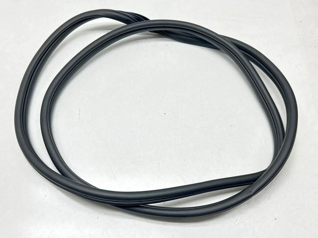 Front door rubber seal 82110AT000