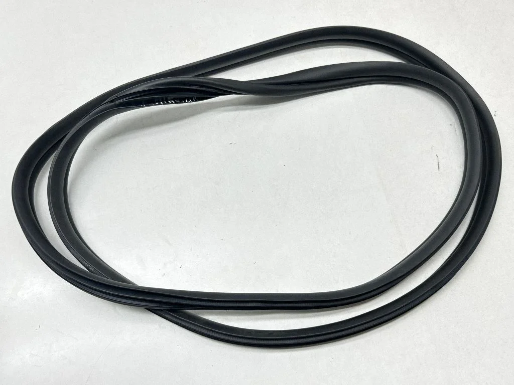 Front door rubber seal 82120AT000
