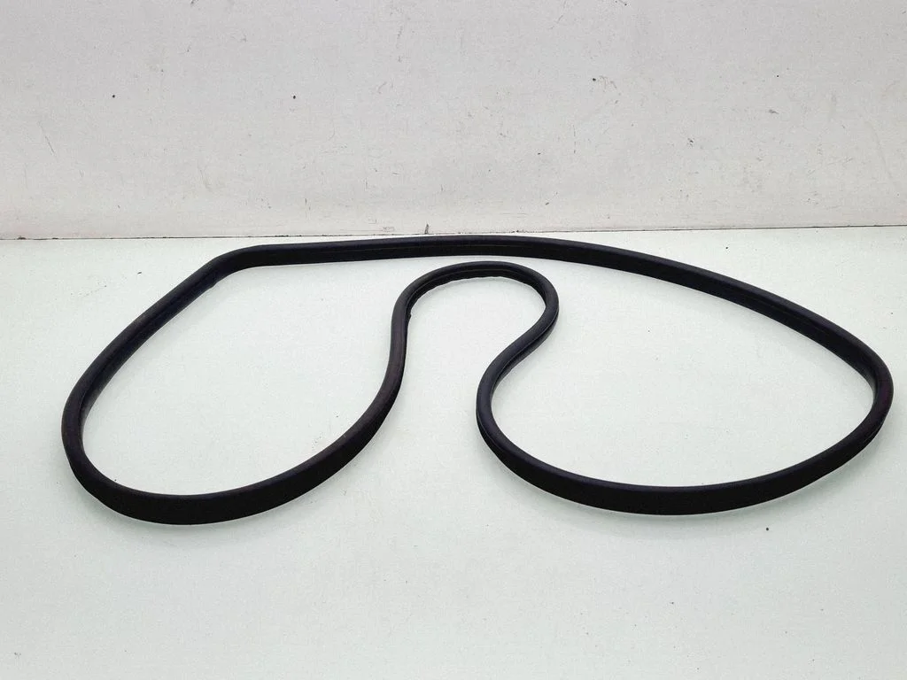 Front door rubber seal – front right