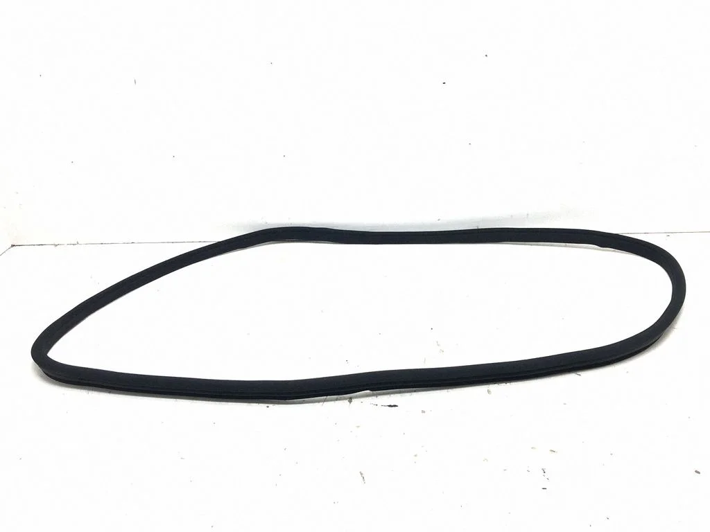 Priekšējo durvju blīvgumija (uz virsbūves) – labā
