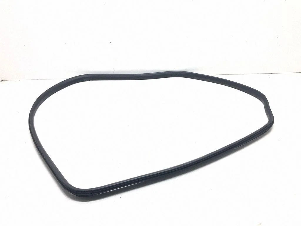 Front door rubber seal – right