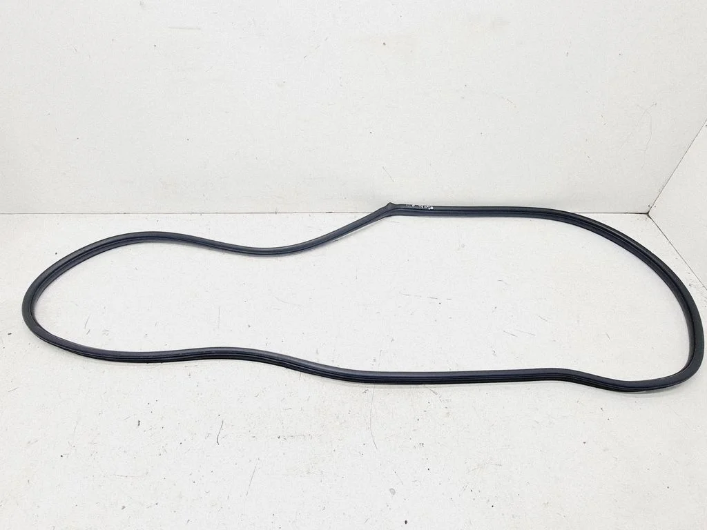 Esiukse tihend (kere pool) – Nissan Note (E11) (2006-2014), eesmine parem