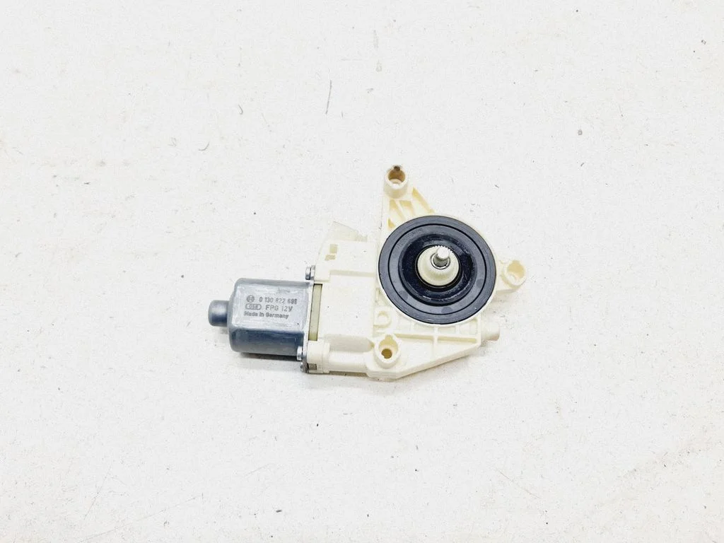 Front door window regulator motor – Mercedes-Benz B-Class W246 W242 (2011-2017)