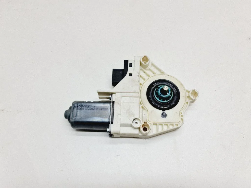 Priekšējā loga pacēlāja motoriņš 4F0959801B