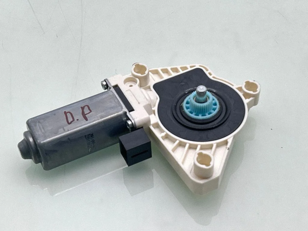 Front door window regulator motor 5Q4959802B