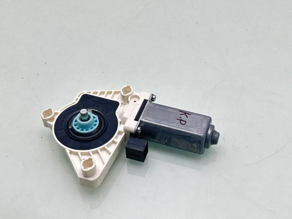 Front door window regulator motor 5Q4959801B