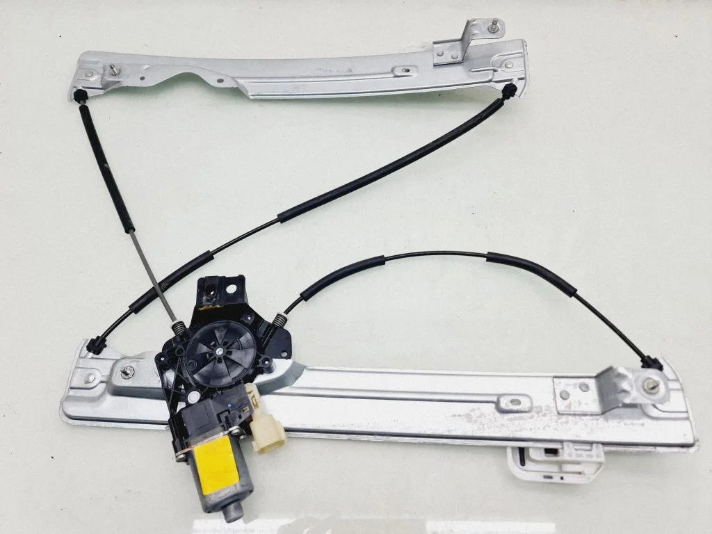 Front door window regulator with motor CJ54S23200BR