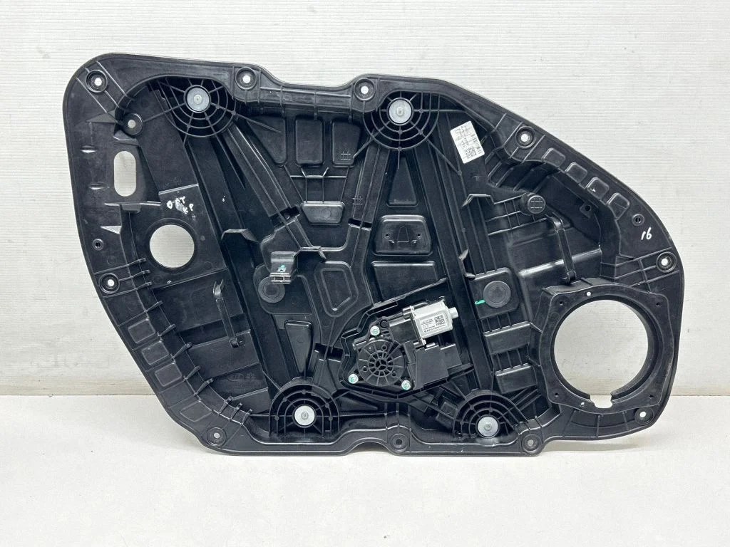 Front door window regulator with motor 82450D4000