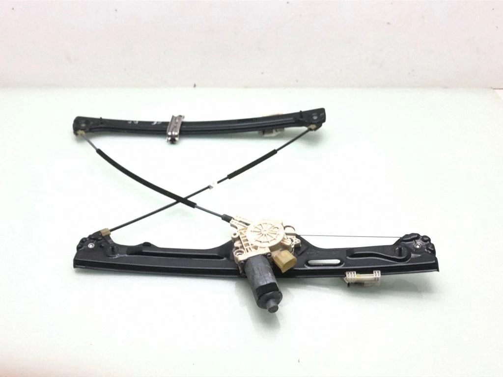 Front door window regulator with motor 7137020