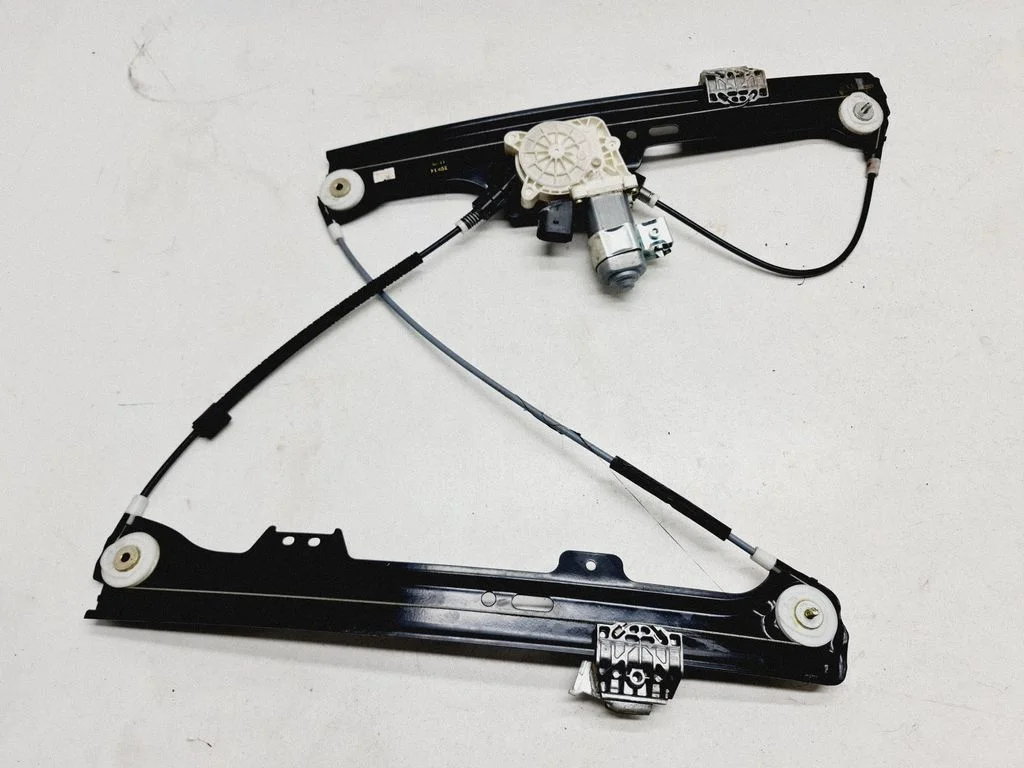 Front door window regulator with motor 7034352