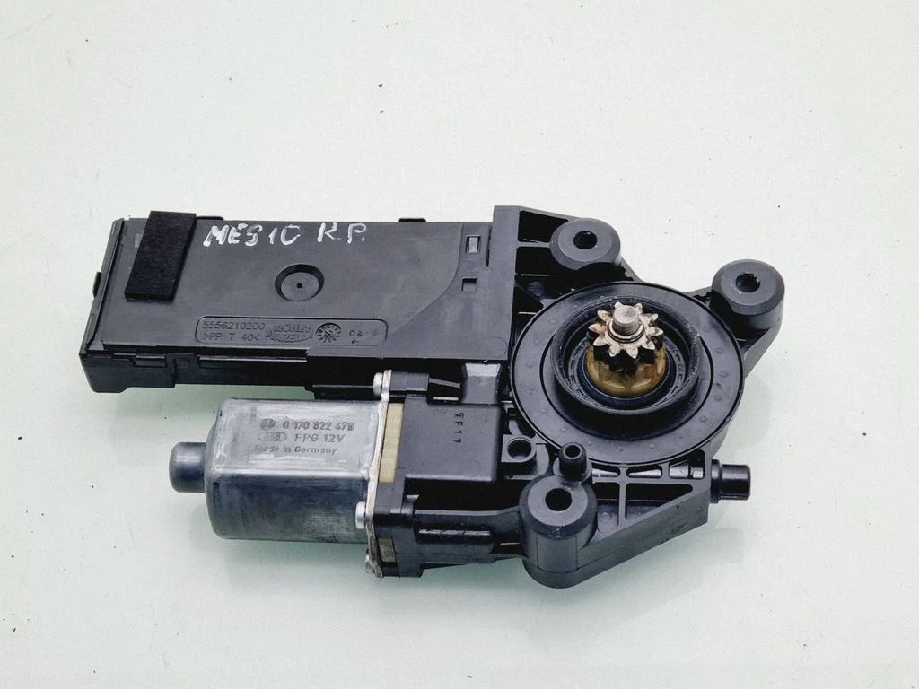 Front door window regulator motor 807310246R