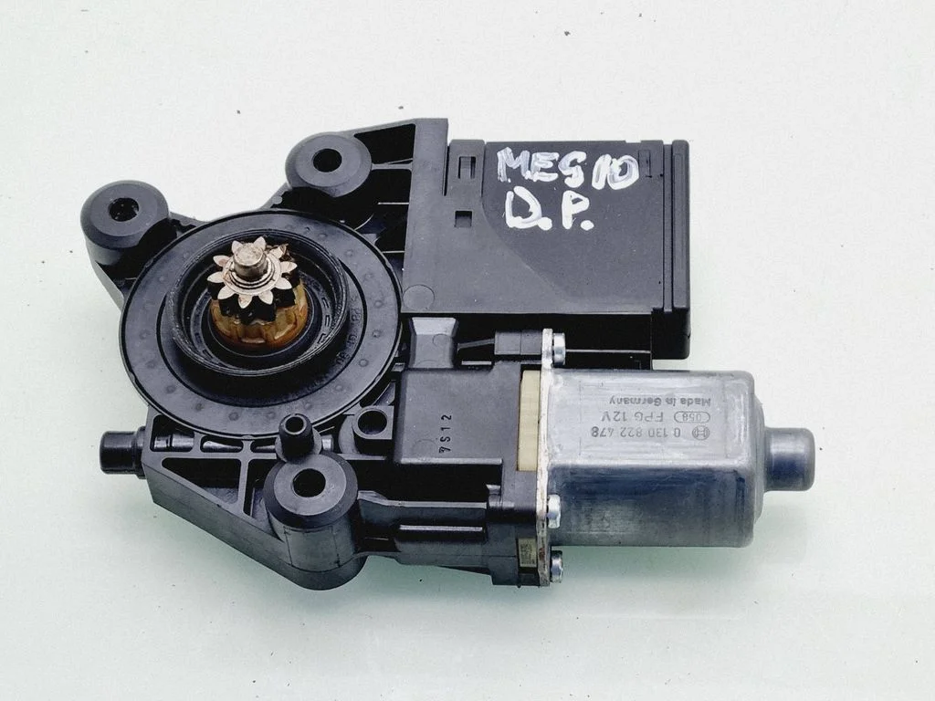 Front door window regulator motor 807301396R