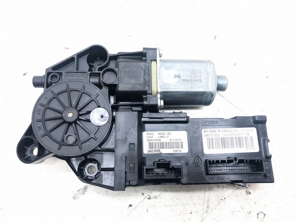 Front door window regulator motor 807302821R