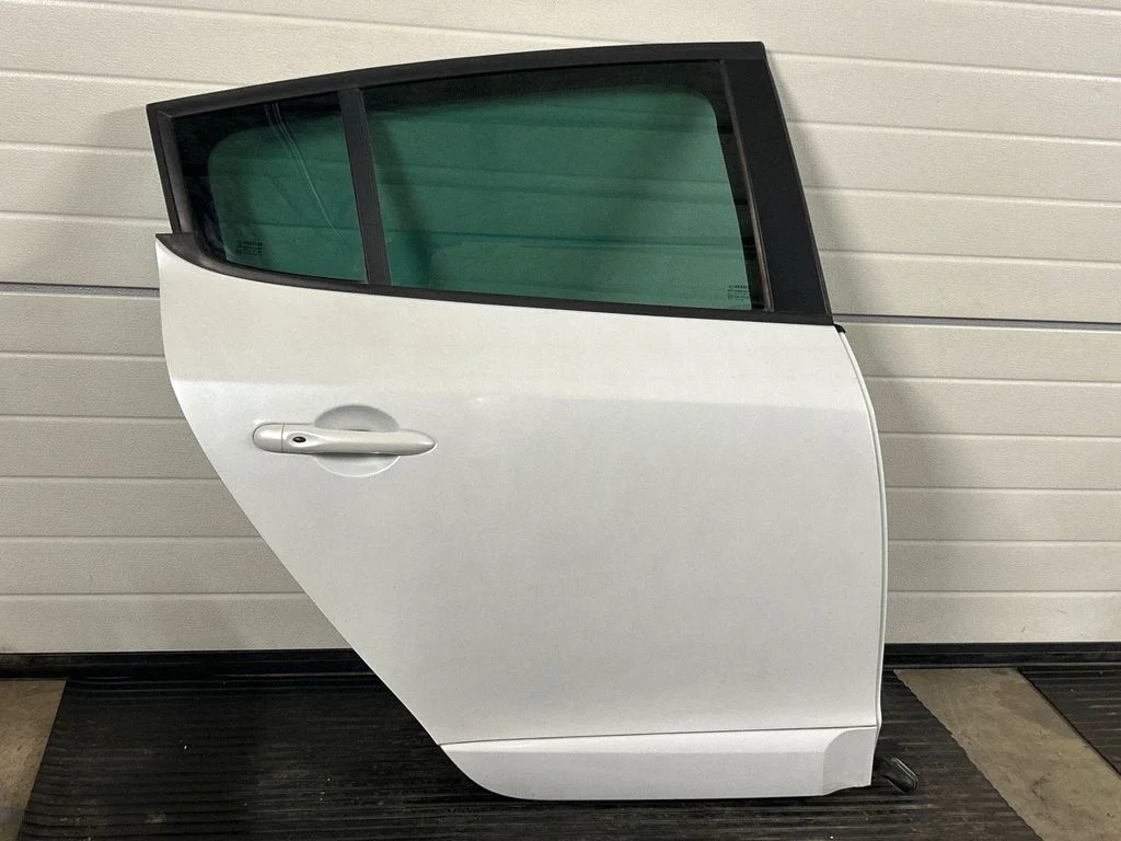 Rear door – rear right