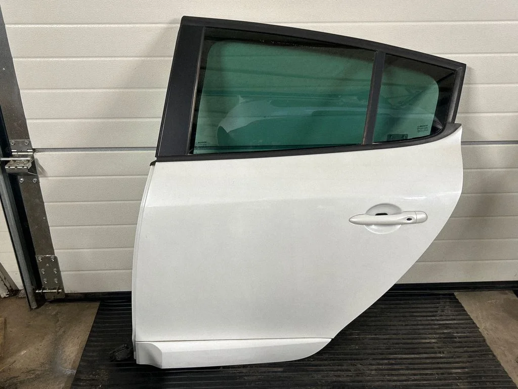 Rear door – rear left