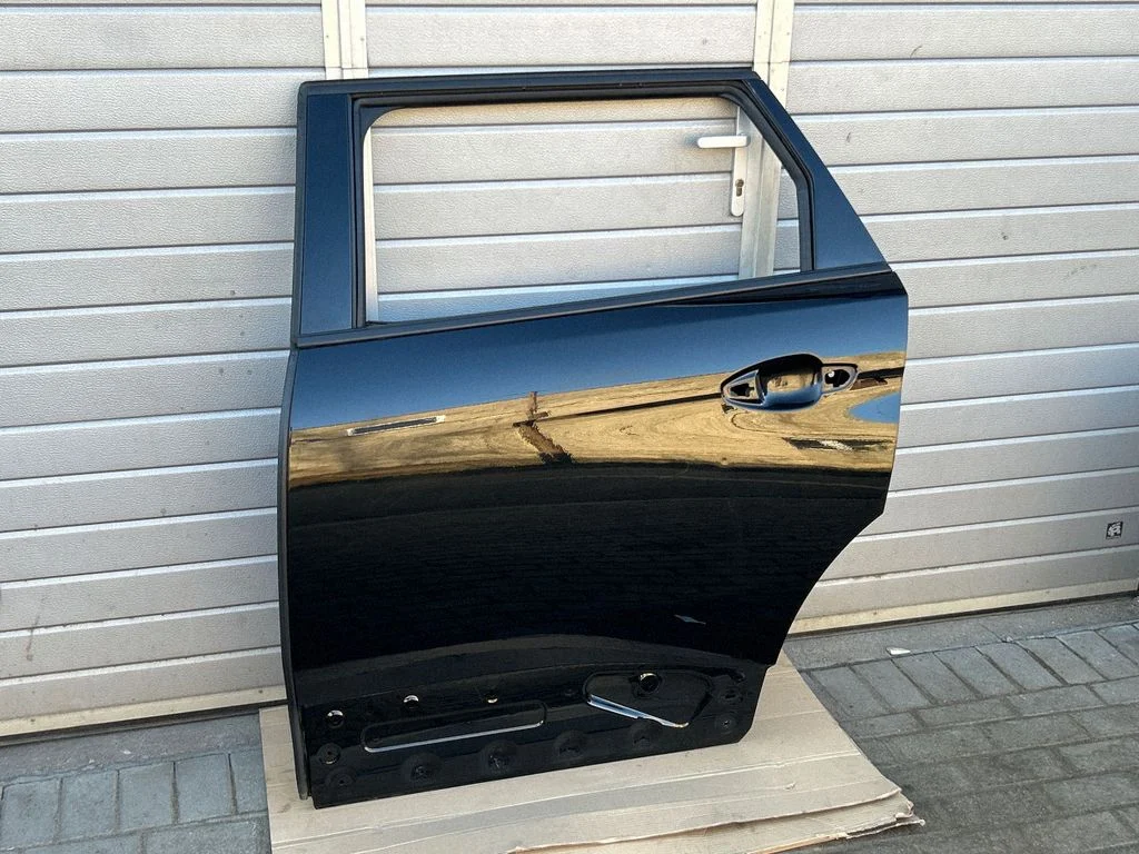 Rear door – rear left