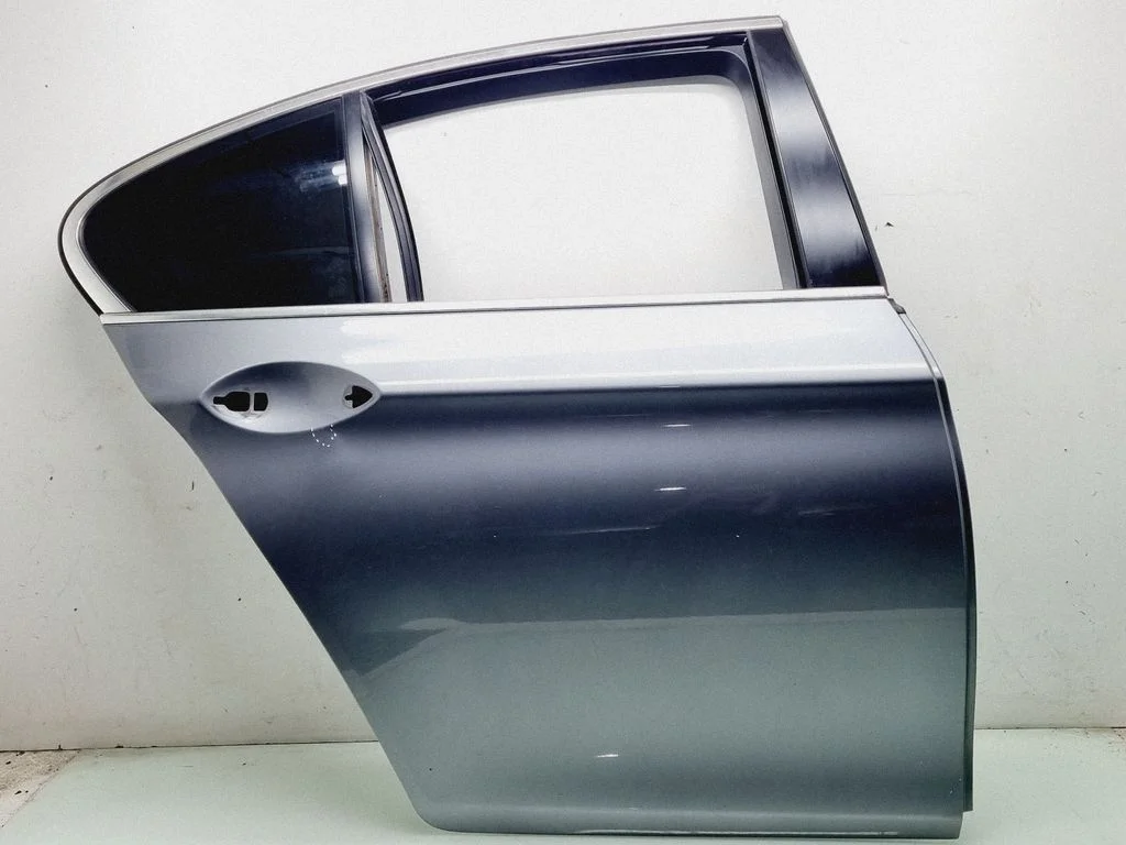 Rear door – rear right