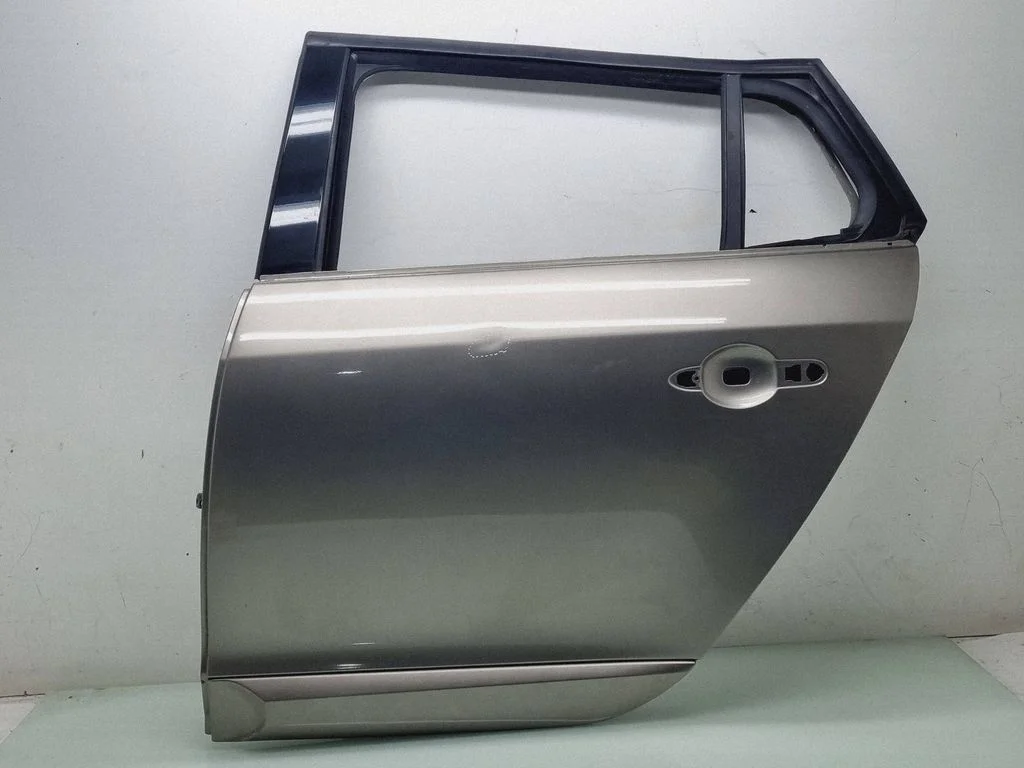 Rear door 821130005R