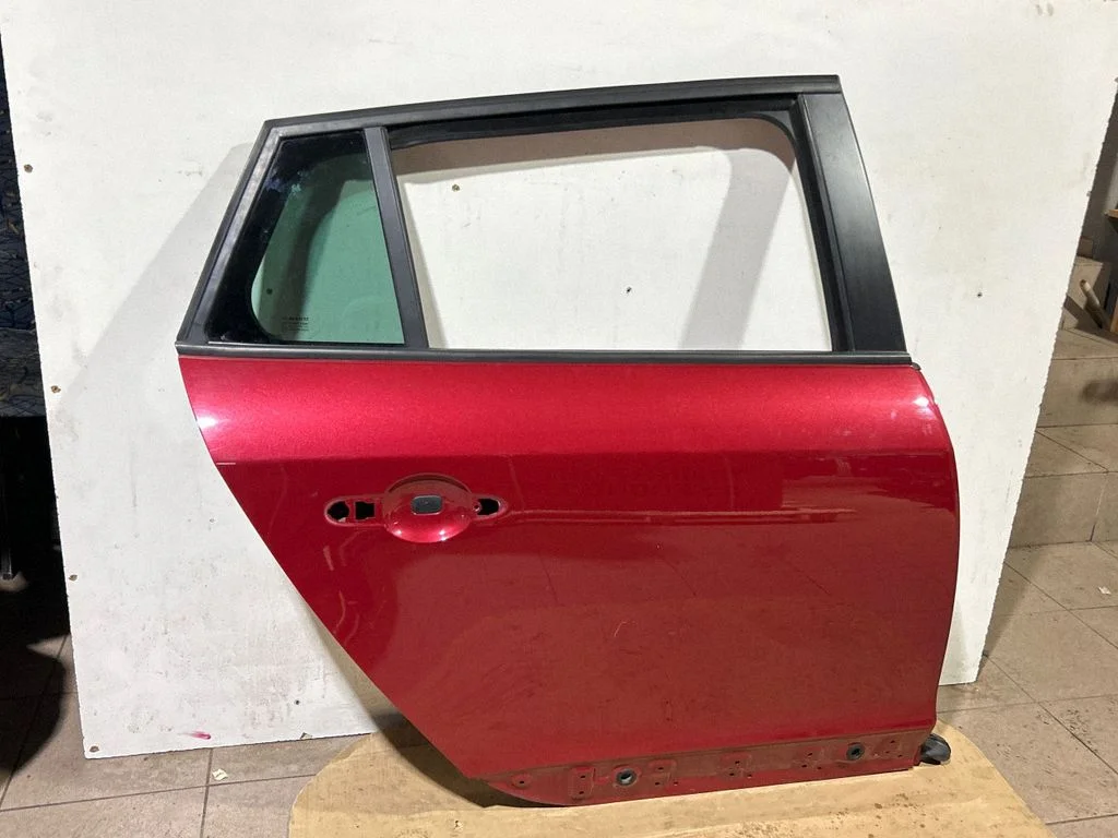 Rear door – rear right